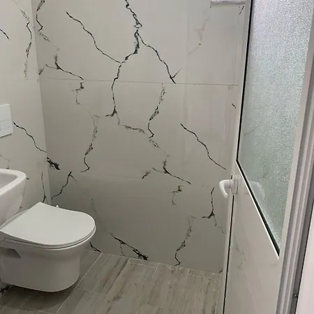 Mert Jacellari Kır Evi